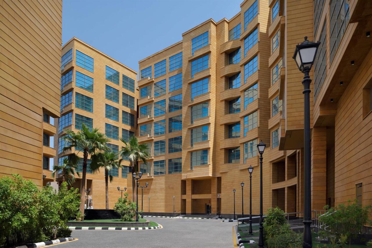 Marriott Executive Apartments Эль-Хубар Экстерьер фото The University Campus