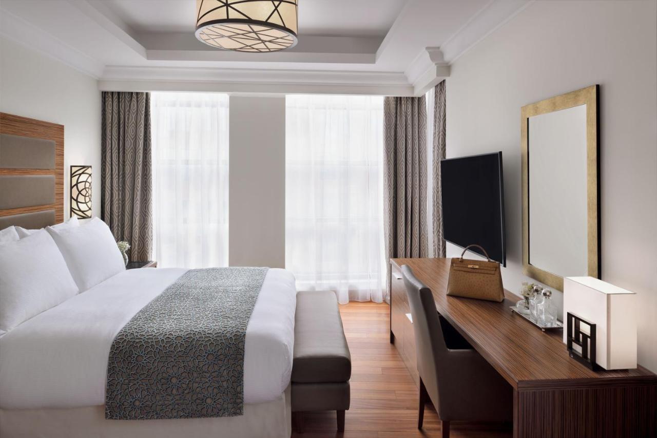 Marriott Executive Apartments Эль-Хубар Экстерьер фото A bedroom at the hotel