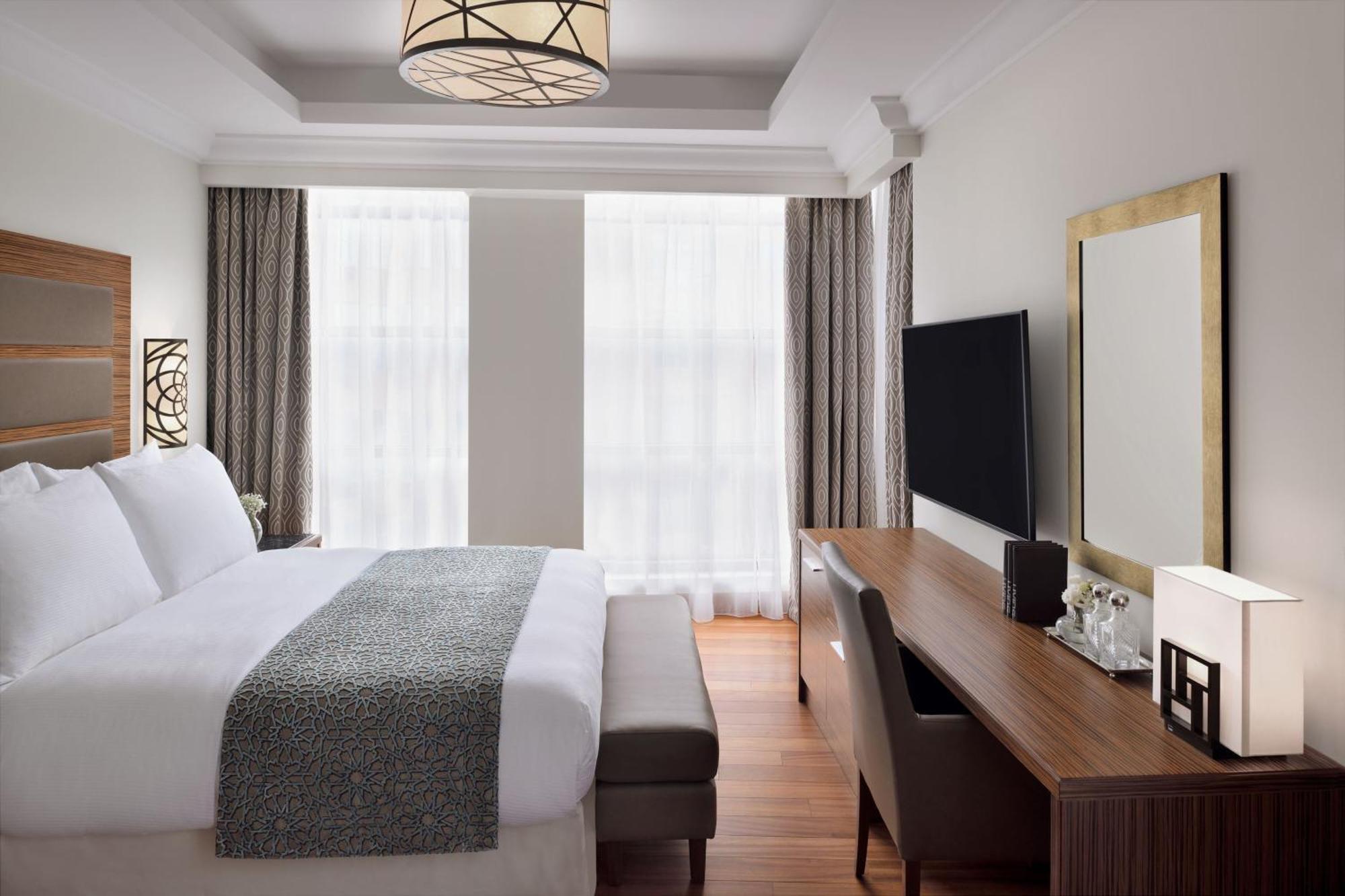 Marriott Executive Apartments Эль-Хубар Экстерьер фото A bedroom at the hotel