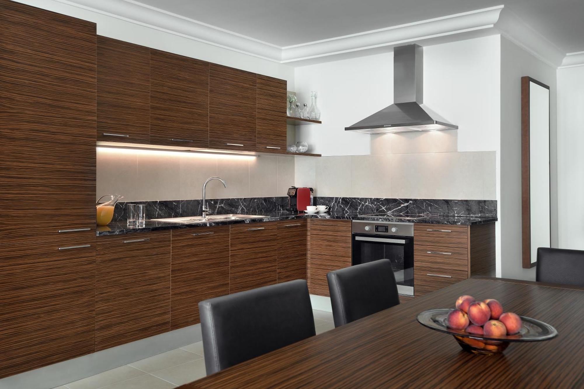 Marriott Executive Apartments Эль-Хубар Экстерьер фото A modern kitchen